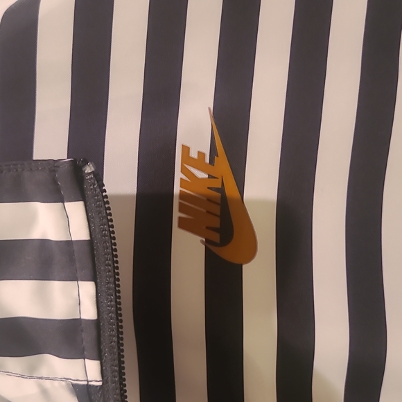 Nike Womens Sportwear Jacket - Picture 3 of 4